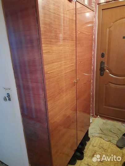 Сервант, прихожая, диван