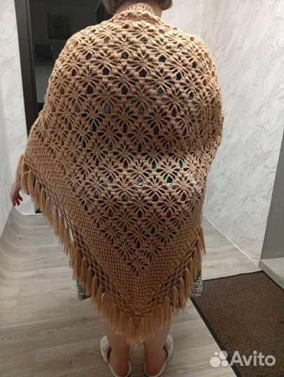 Шаль вязанная, ручная работа