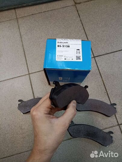 Комплект задних колодок Hummer H2