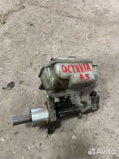 Главный тормозной цилиндр Skoda Octavia A5
