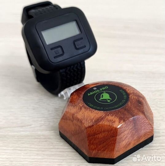 Кнопка вызова официанта Бургер Махагон и часы