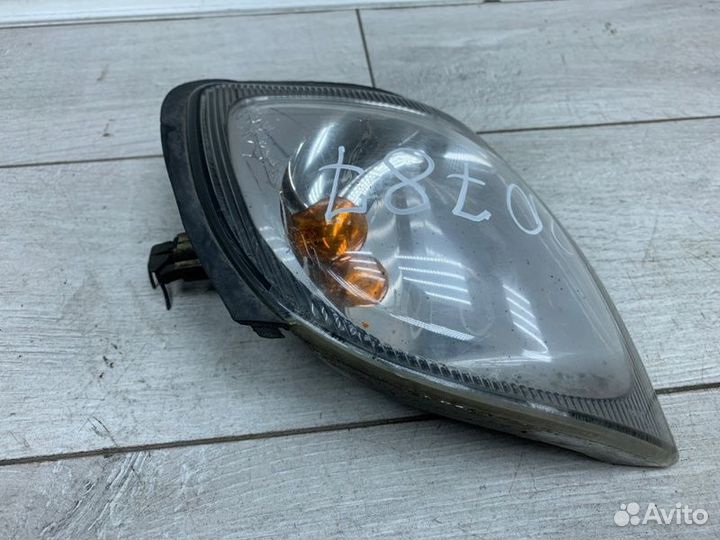 Поворотник правый Nissan Terrano внедорожник TD27T