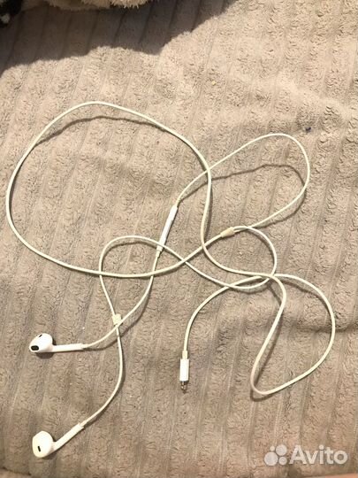 Беспроводные наушники apple