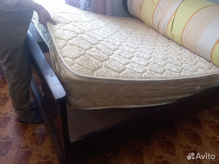 Кровать двухспальная с матрасом бу