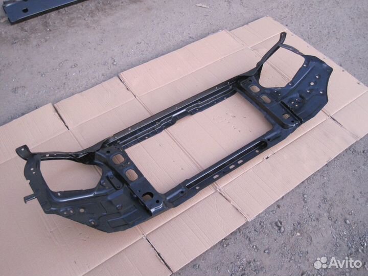 Передняя панель телевизор Toyota Land Cruiser 120