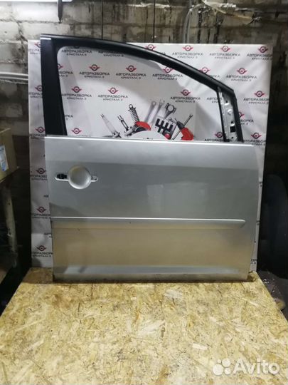 Дверь передняя правая volkswagen touran