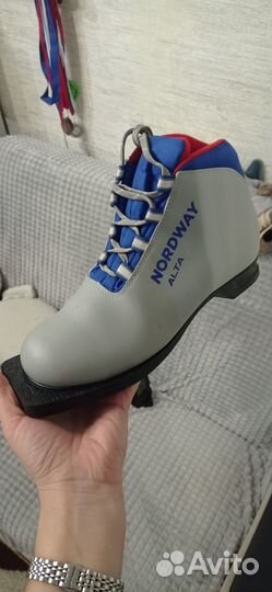 Лыжные ботинки