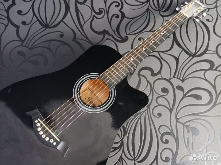 Акустическая гитара