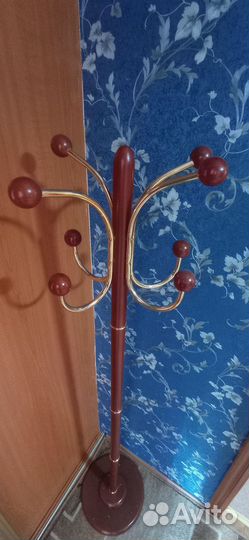 Вешалка для одежды напольная из красного дерева