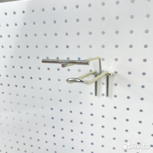 Крючок на перфорацию двойной с ценникодержателем