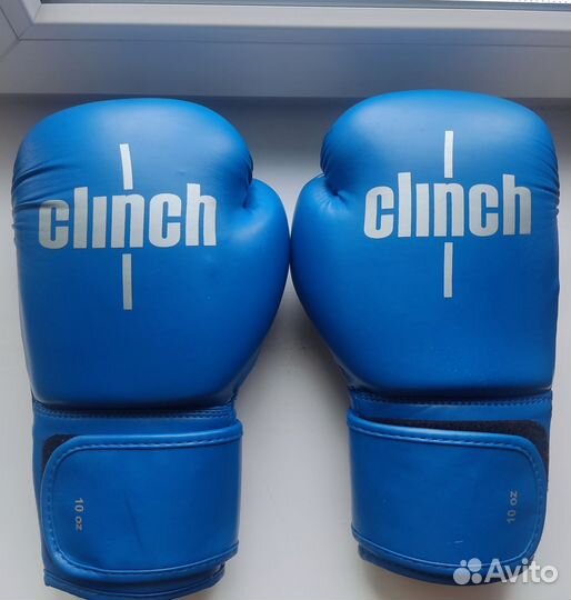 Боксерские перчатки и шлем Clinch