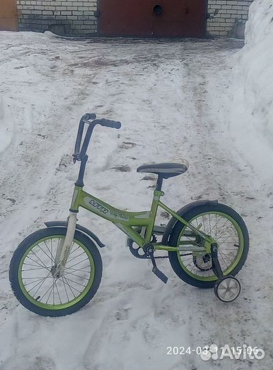 Детский четырехколесный велосипед бу