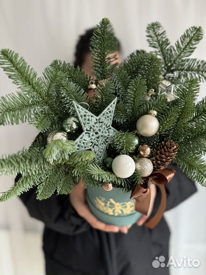 Новогодний подарочный букет живой