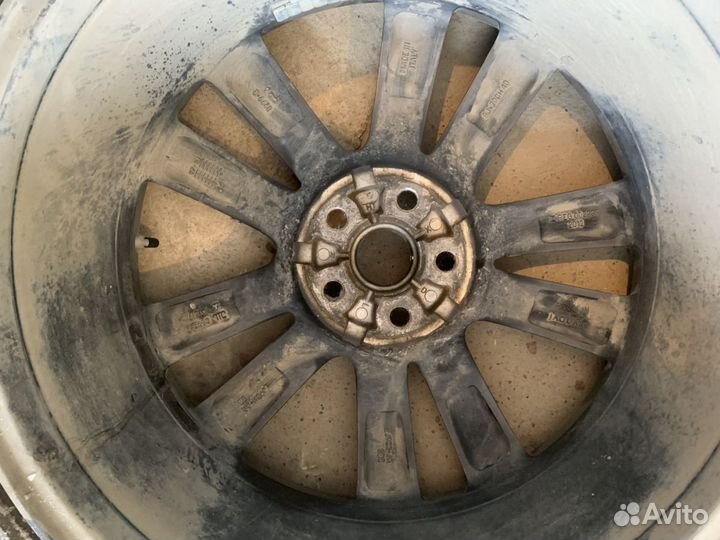 Колесный диск с резиной jaguar F-pace R20