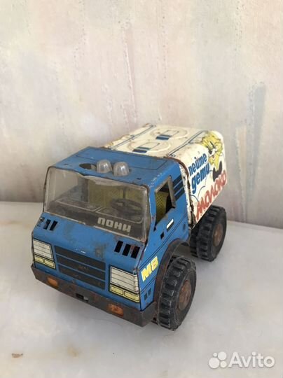 Машинка жестяная Молоко, Леопольд.СССР