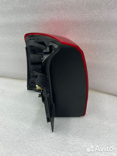 Фонарь наружный задний правый Toyota Land Cruiser