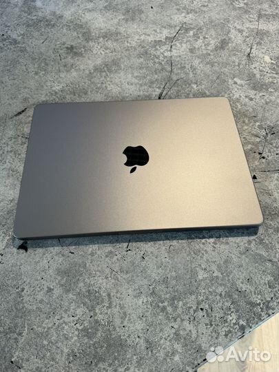 Macbook pro 14 m3 8 gb 1 t