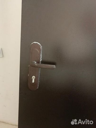 Дверь входная металлическая от застройщика