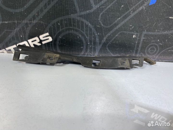 Крепление бампера заднее правое Ford Explorer U251