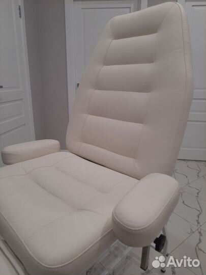 Педикюрное кресло, кушетка