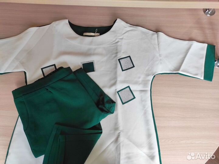 Костюм женский новый, 54