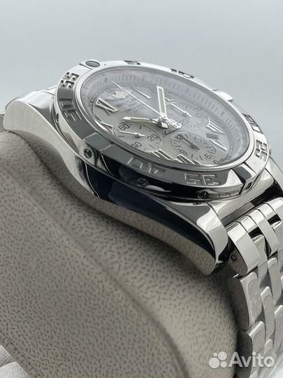 Часы breitling avenger