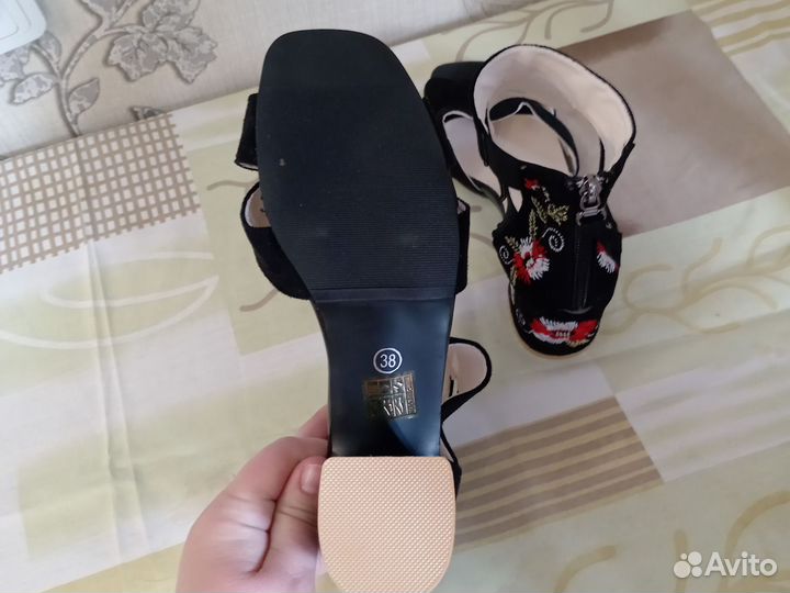 Босоножки женские 37 размер новые