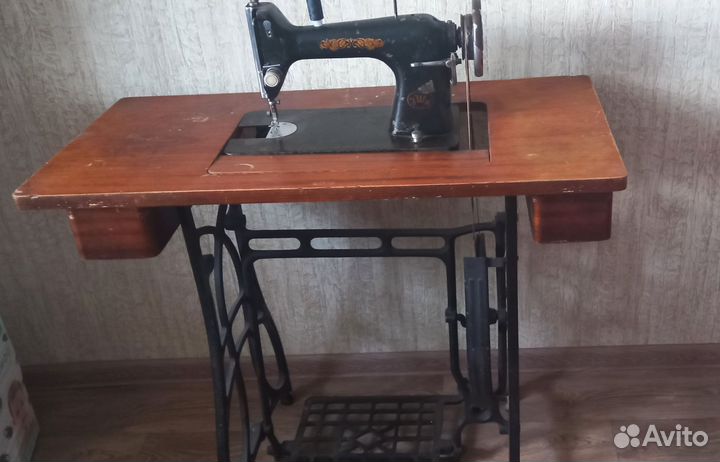 Швейная машина ножная