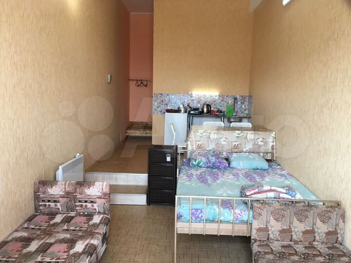 Комната 27 м² в 5-к., 1/3 эт.