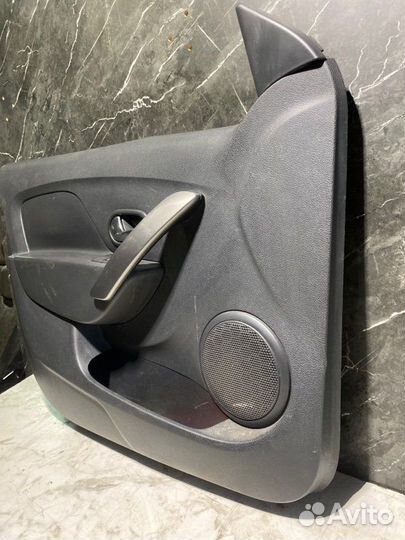 Обшивка боковой двери передняя левая Renault