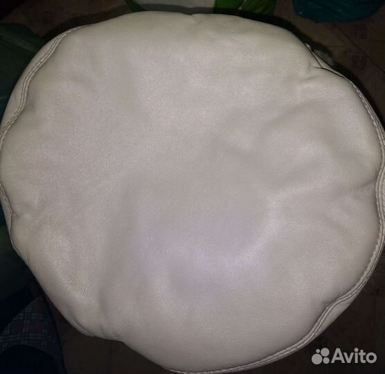 Берет белый кожаный с норковой окантовкой