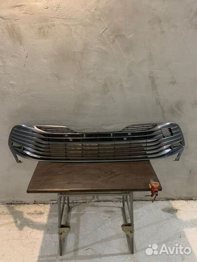 Решетка переднего бампера toyota Camry 70