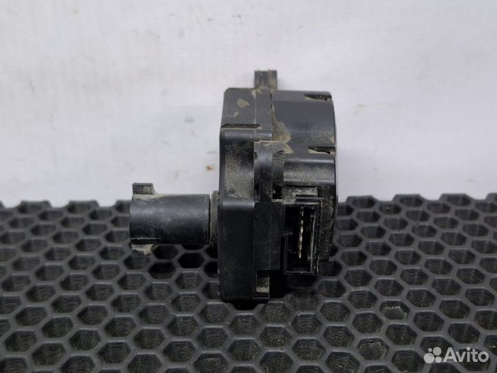 A7584004 Моторчик заслонки отопителя