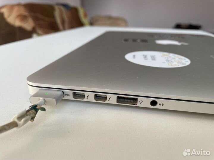 Продаю Macbook Pro 15 (2015), 256гб/16гб/iris