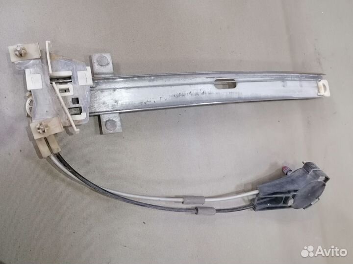 Стеклоподъемн.перед.прав.Mazda 323 1989