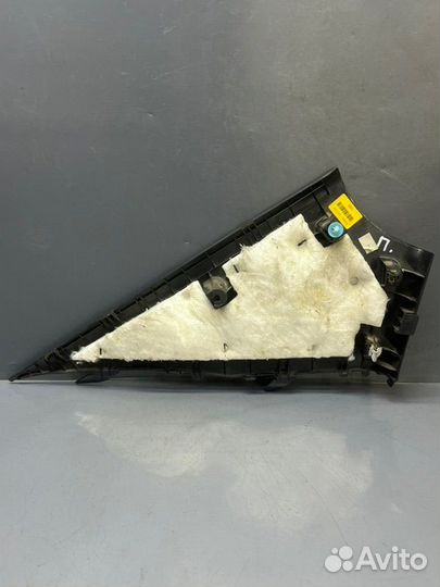 Обшивка стойки задняя правая Hyundai Solaris 1 1.6