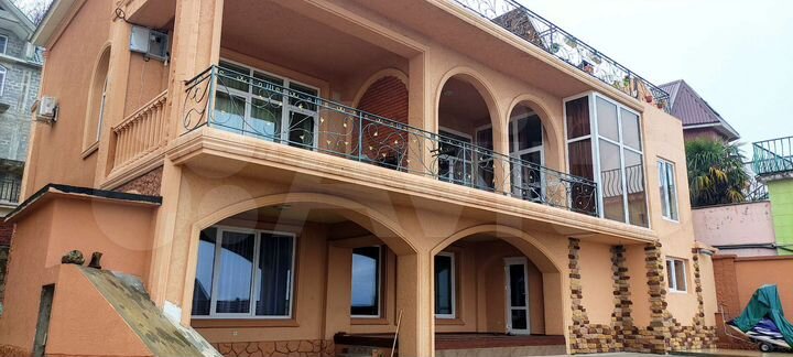 Дом 563 м² на участке 5 сот.