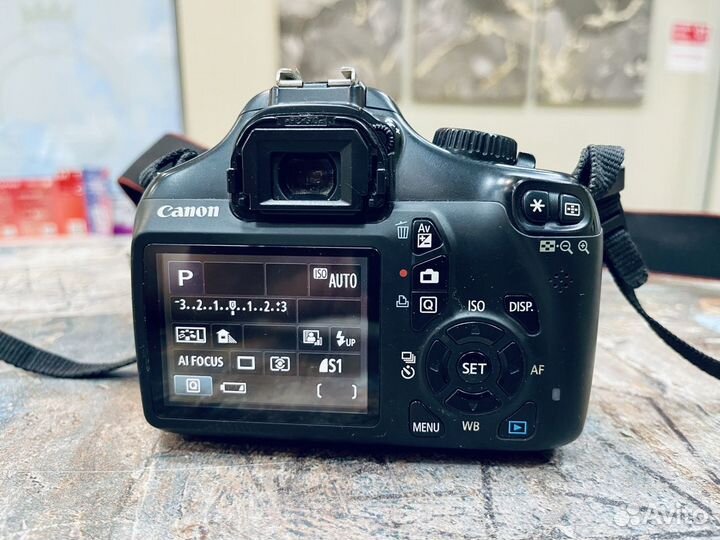 Зеркальный фотоаппарат Canon EOS 1100D