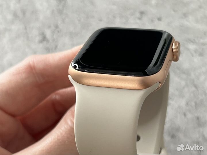 Apple Watch SE 40mm Gold