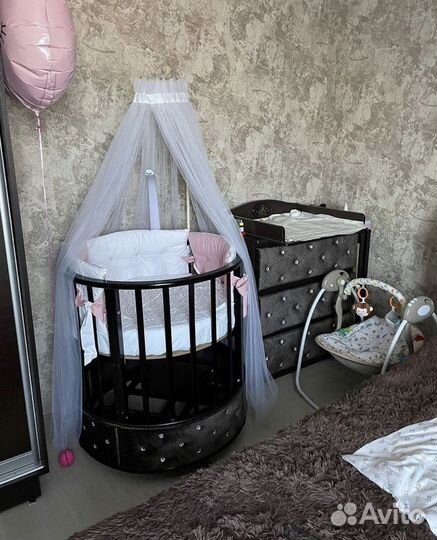 Детские овальные кроватки, комоды и шкаф