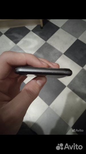 iPhone 8 (Экран цел,стоит защитное стекло)