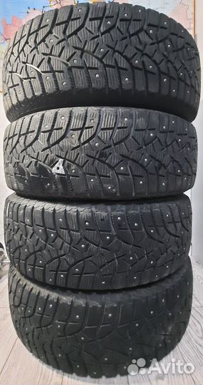 Bridgestone Blizzak Spike-02 215/60 R17 100T