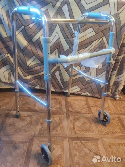 Ходунки для взрослых с колесами(шагающие)