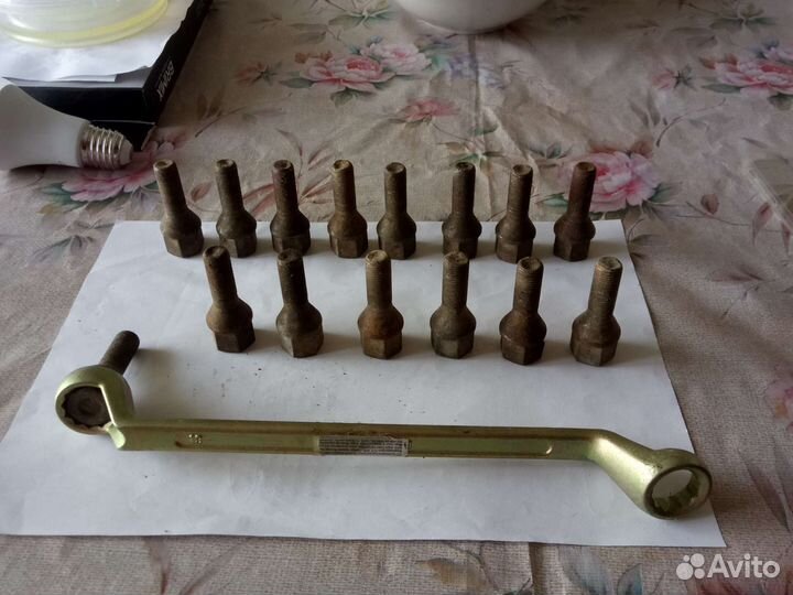 Продам болты крепления колес на ваз