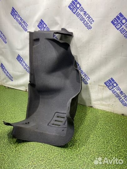 Обшивка багажника задняя правая Volvo S40 седан