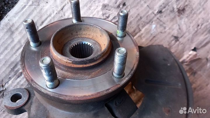 Escape Maverick передний правый поворотный кулак