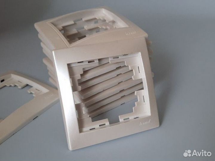 Розетки, рамки для розетки Lezard