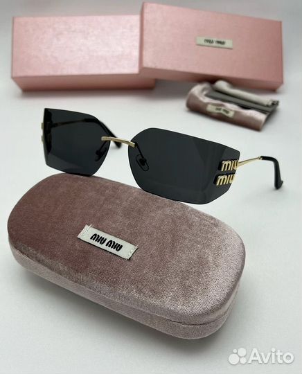 Солнцезащитные очки Miu Miu