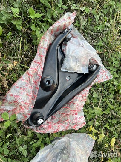 Продам два рычага (Румыния) Renault logan 1 Sander