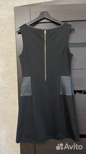 Чёрное платье со вставками из эко-кожи